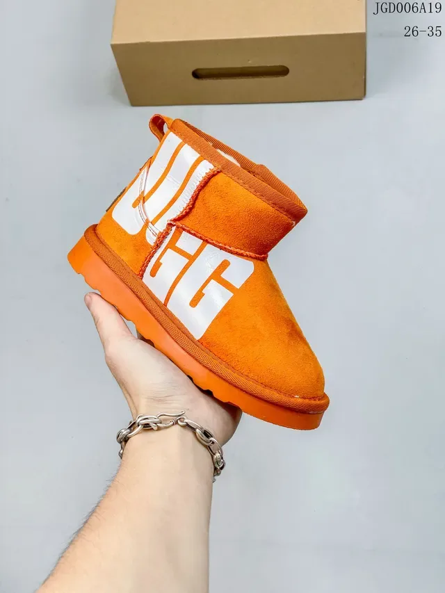 UGG Tasman Logo Néon Slip-On Bottes de Neige 17