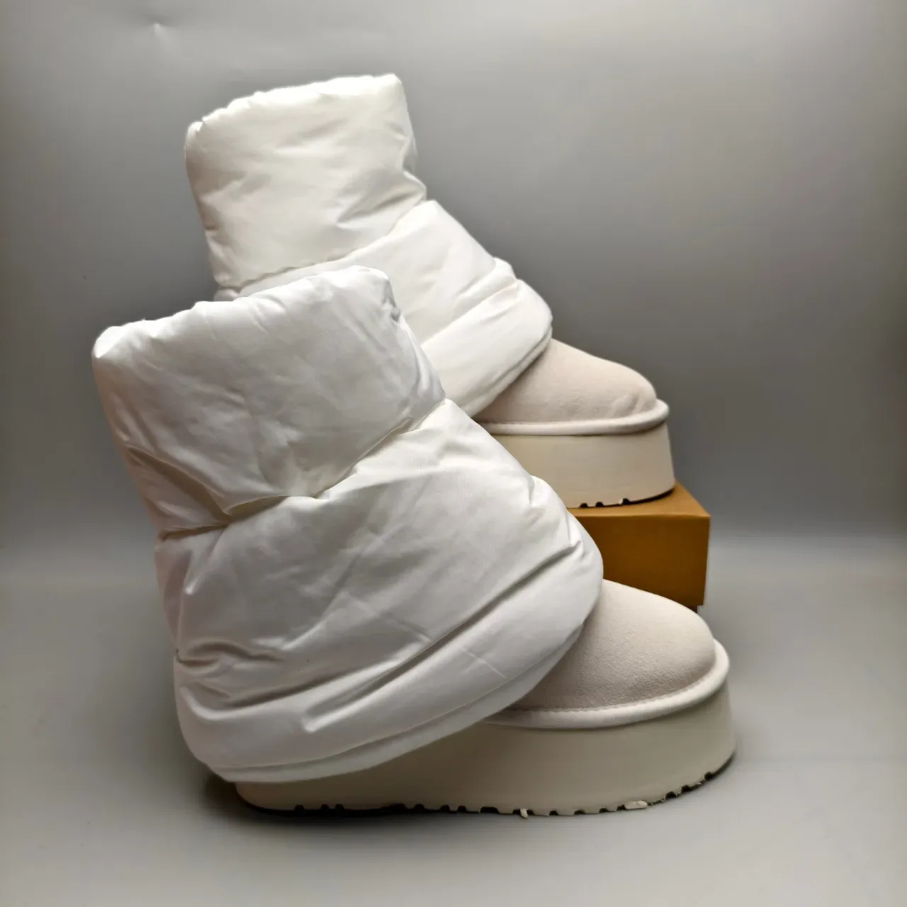 UGG Tasman White Platform Sole Folded Puffy Cuff Snow Boots 5