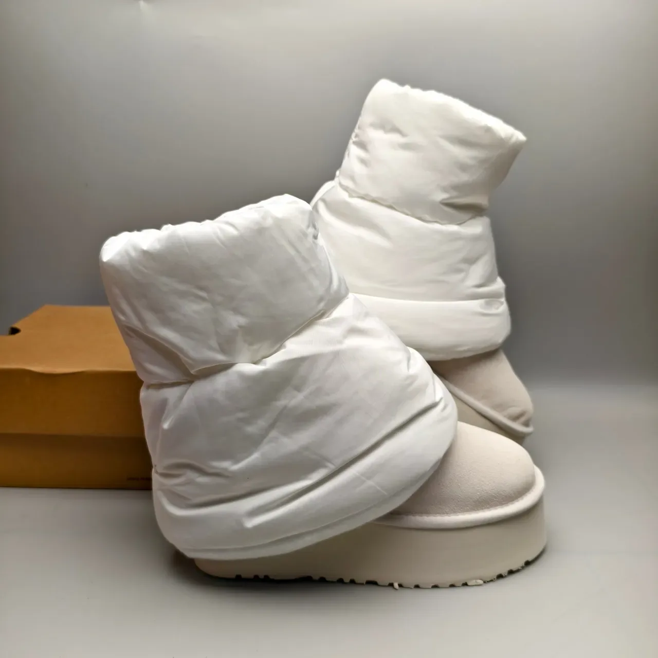 UGG Tasman White Platform Sole Folded Puffy Cuff Snow Boots 6