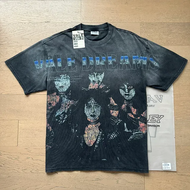 Camiseta gráfica acid wash desgastada Vale Forever 4