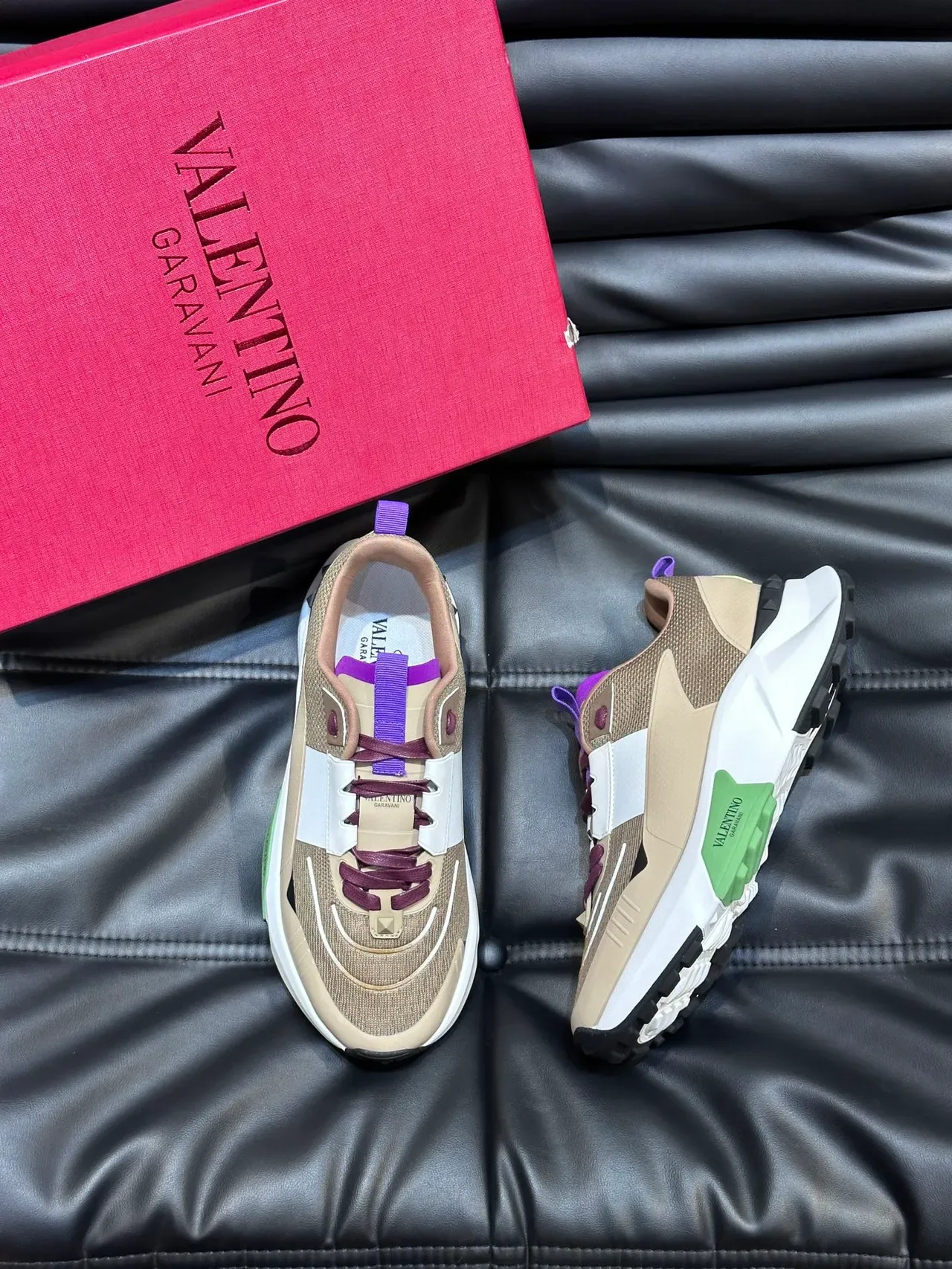 Valentino Beige Chunky Sneakers com Sola Roxa e Upper de Material Misto 4