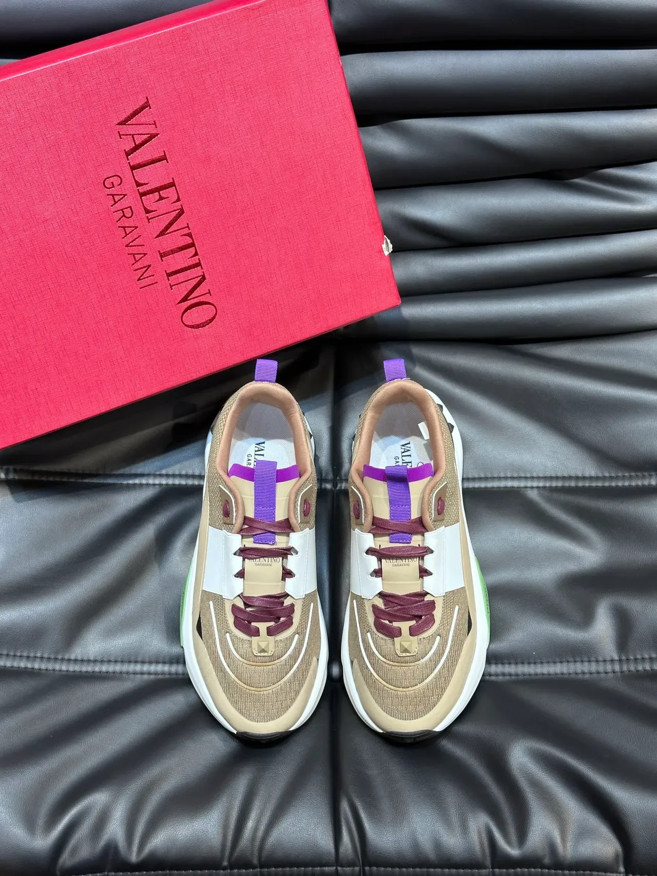 Valentino Beige Chunky Sneakers com Sola Roxa e Upper de Material Misto 5