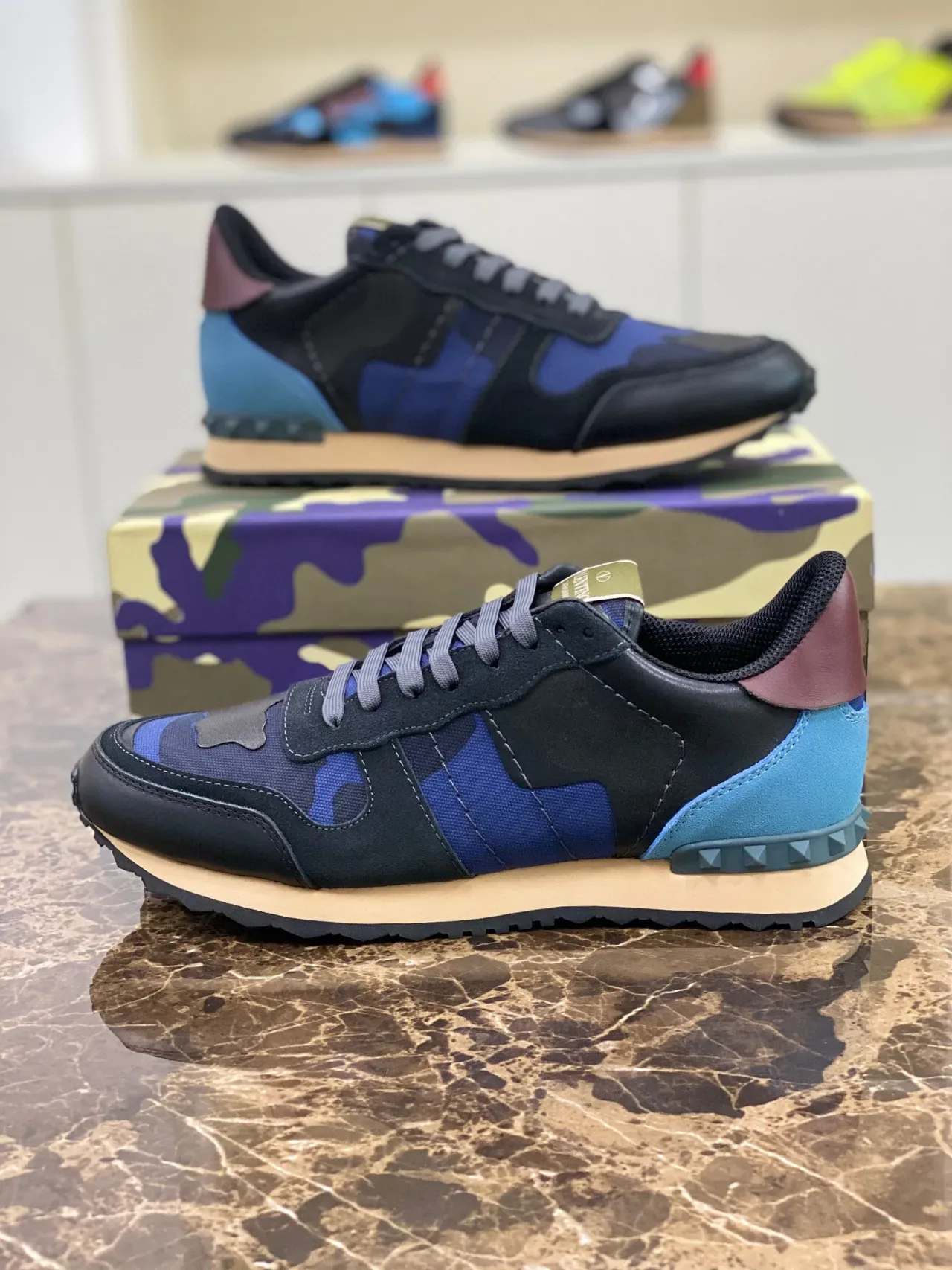 Valentino Preto Multicolor Camuflagem Painel Salto com Espeto Tênis Lifestyle 2