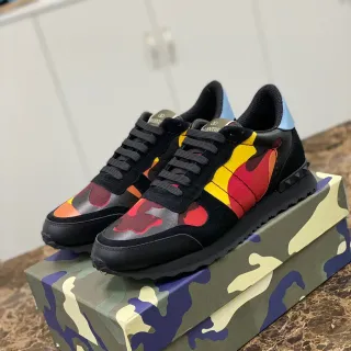 Valentino Zapatillas Lifestyle Negro Multicolor con Paneles Camo de Impresión de Llama Contramedida del Talón Studded