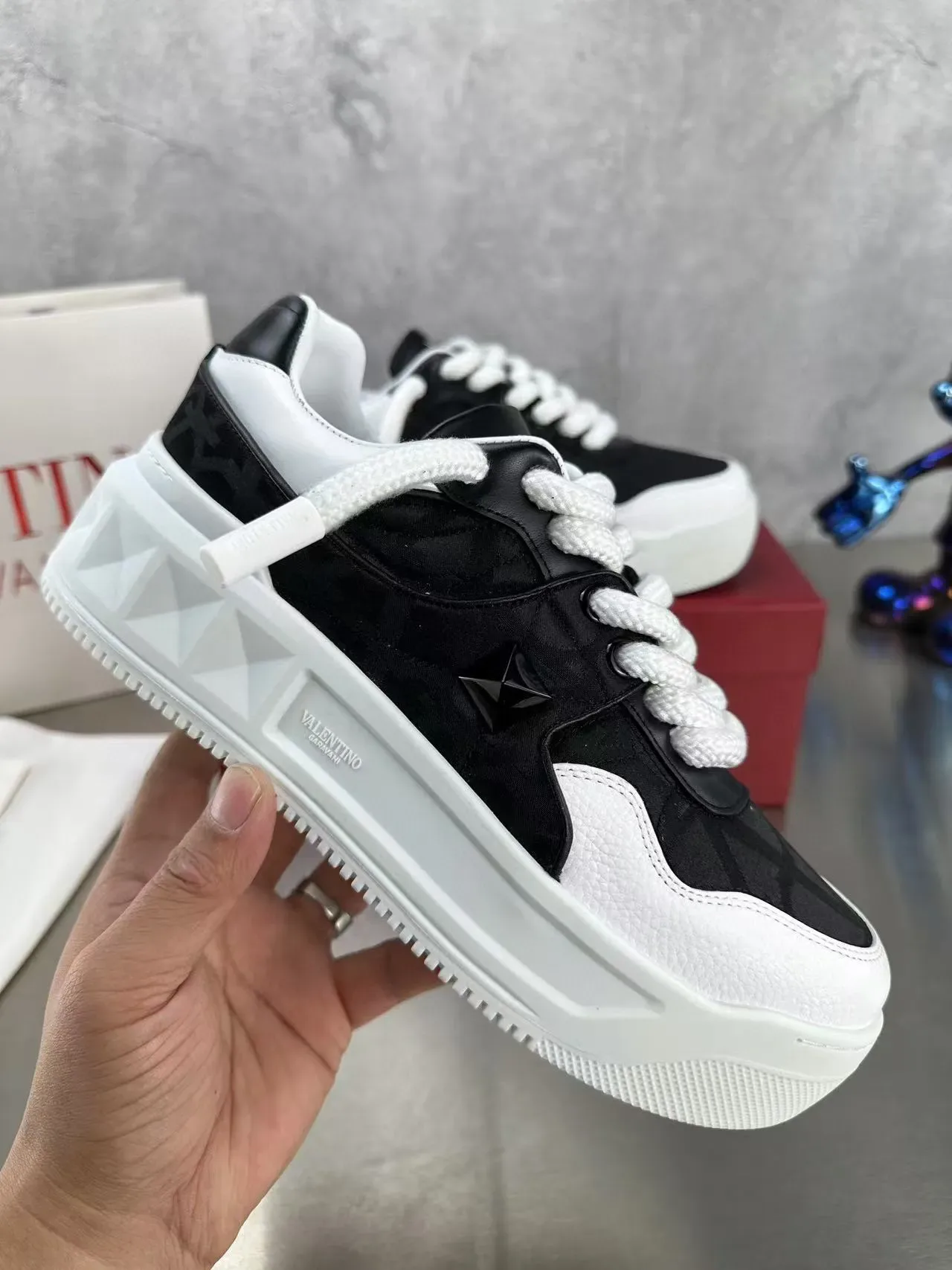Valentino أسود أبيض كعب منصة سميكة تباين أسلوب حياة رياضي 2