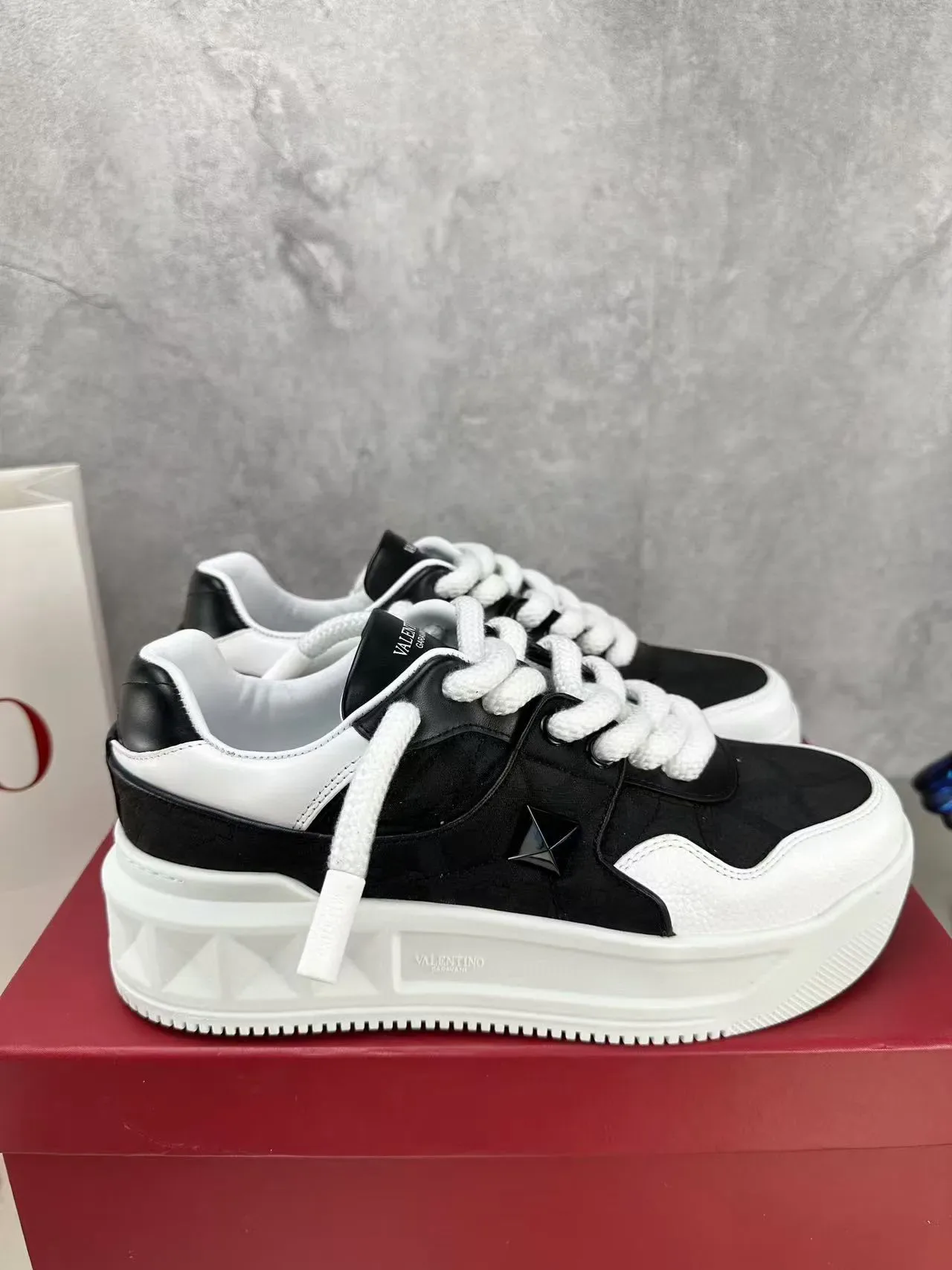 Valentino أسود أبيض كعب منصة سميكة تباين أسلوب حياة رياضي 9