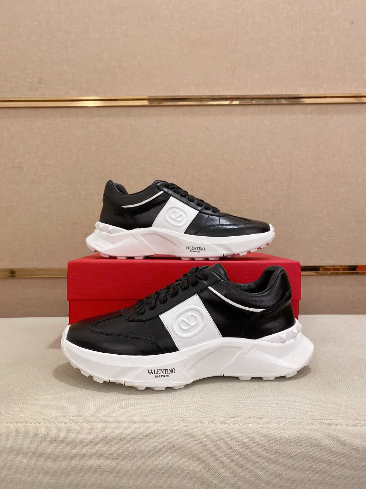 Valentino Preto Branco Couro Superior Sola Gruesa Esculpida Tênis Lifestyle 7