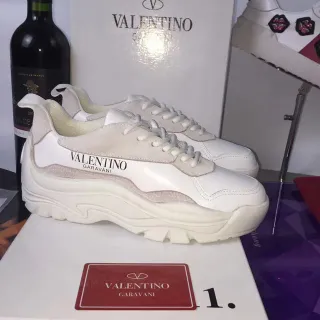 Valentino Garavani Zapatillas chunky blancas y beige