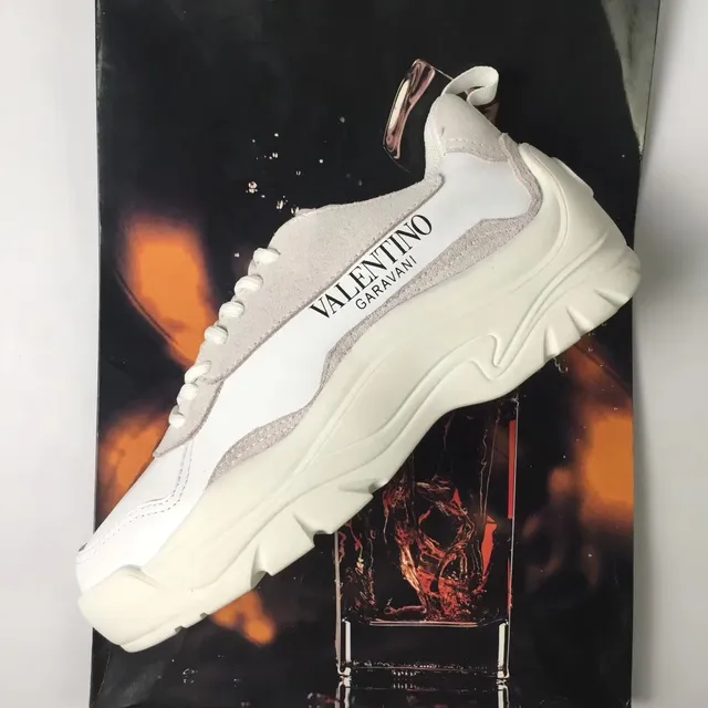 Valentino Garavani Sneakers chunky blanches et beige 2