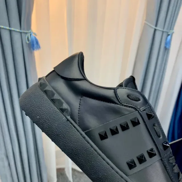 Valentino Rockstud Black Leather Pyramid Stud Lifestyle Sneakers 4
