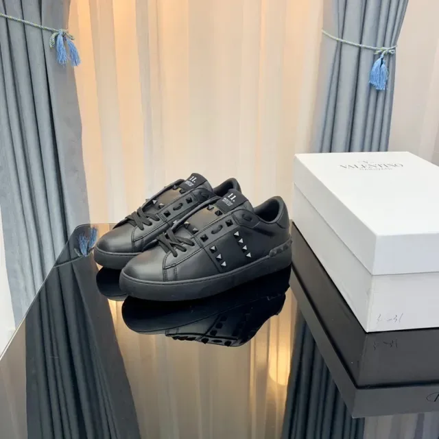 Valentino Rockstud Black Leather Pyramid Stud Lifestyle Sneakers 5