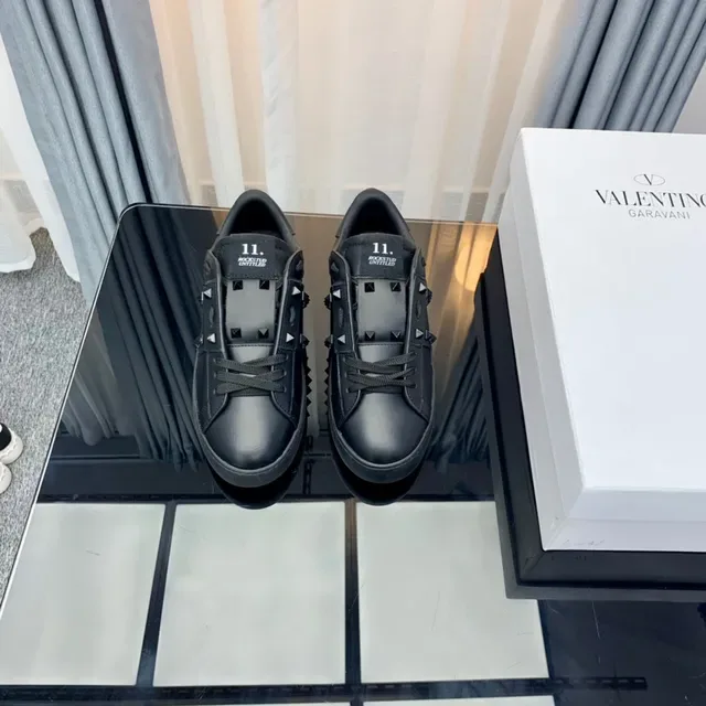 Valentino Rockstud Black Leather Pyramid Stud Lifestyle Sneakers 6