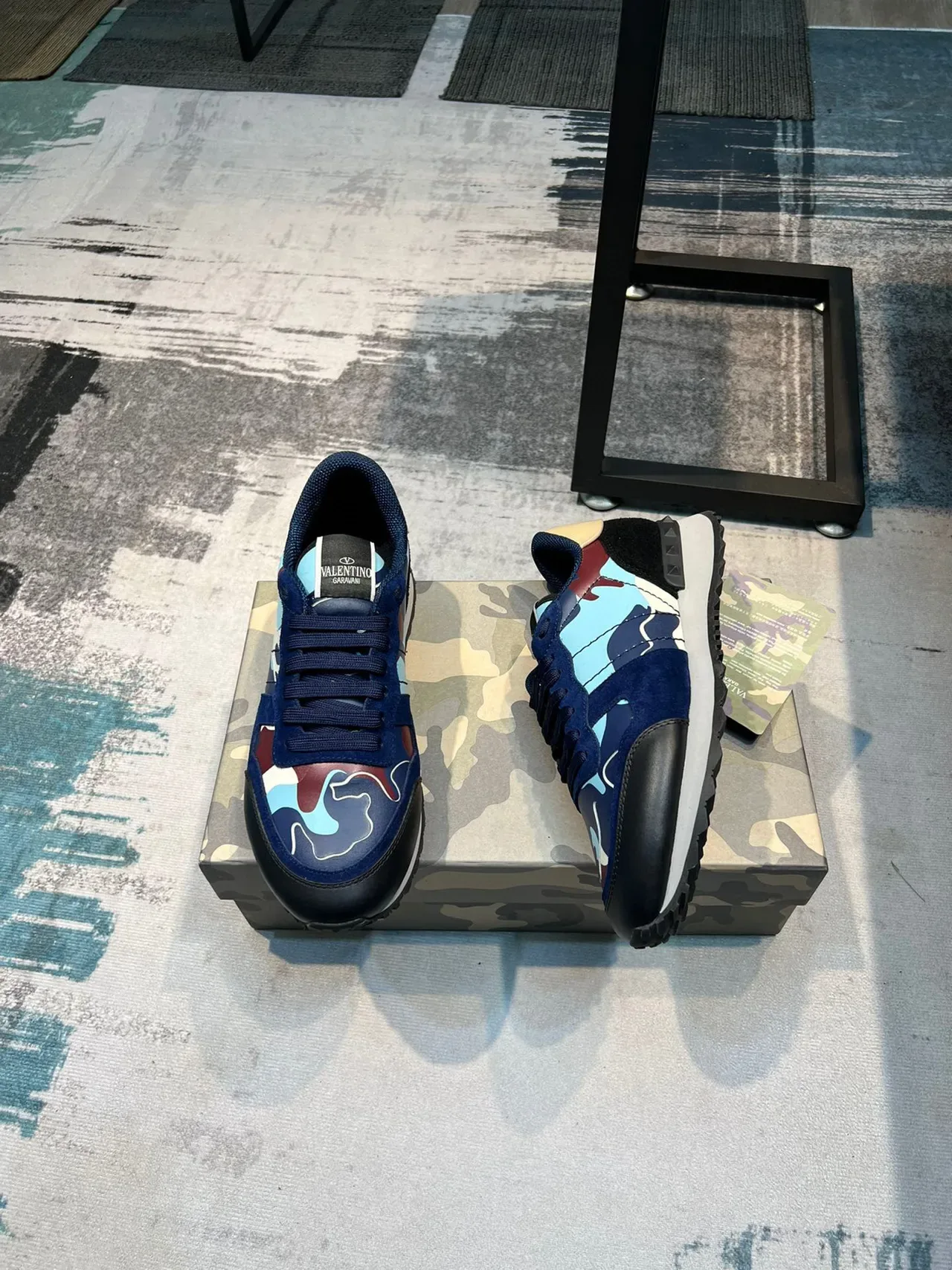 Valentino Rockstud Camouflage Bleu Marine Sneakers Lifestyle 4