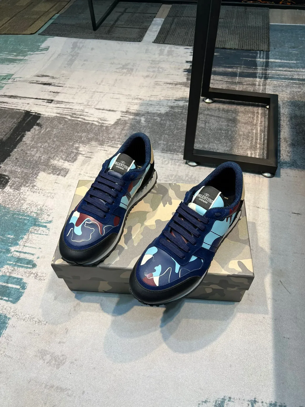 Valentino Rockstud Camouflage Bleu Marine Sneakers Lifestyle 5