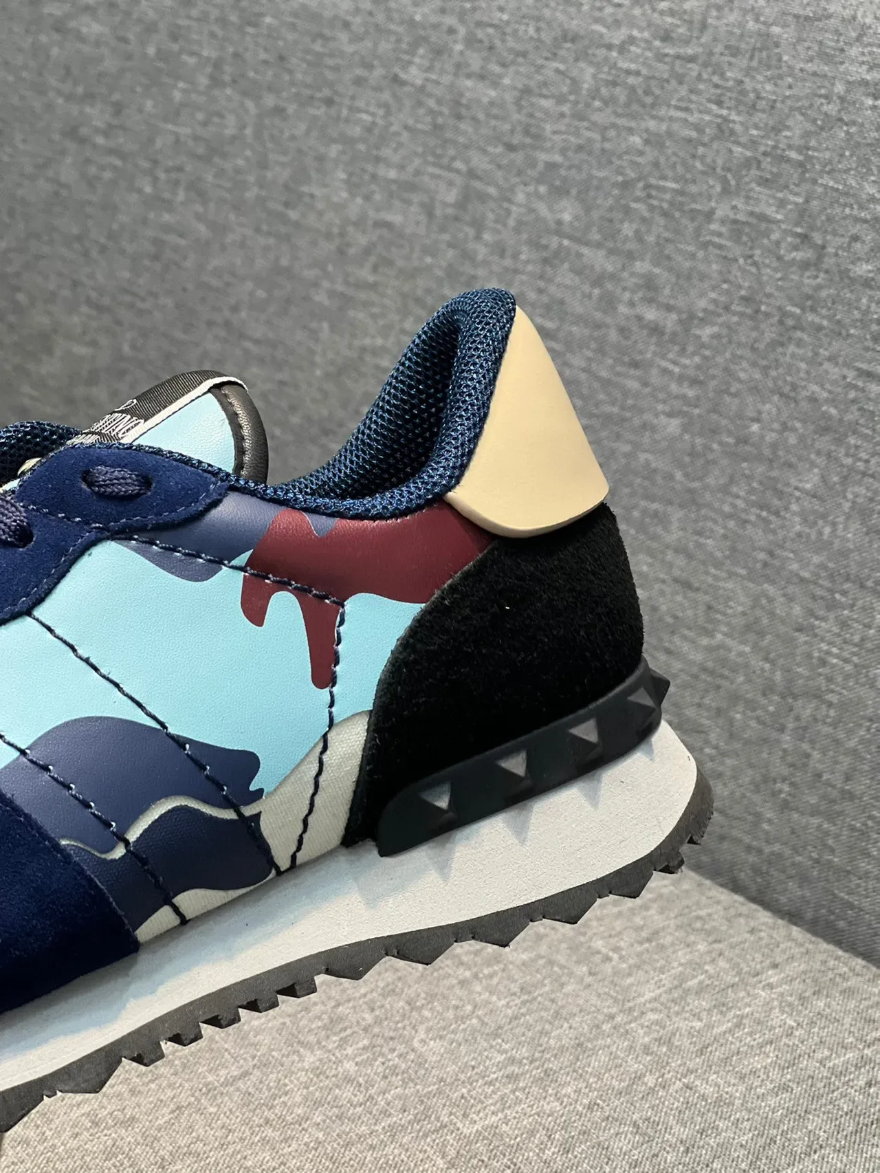 Valentino Rockstud Camouflage Bleu Marine Sneakers Lifestyle 9
