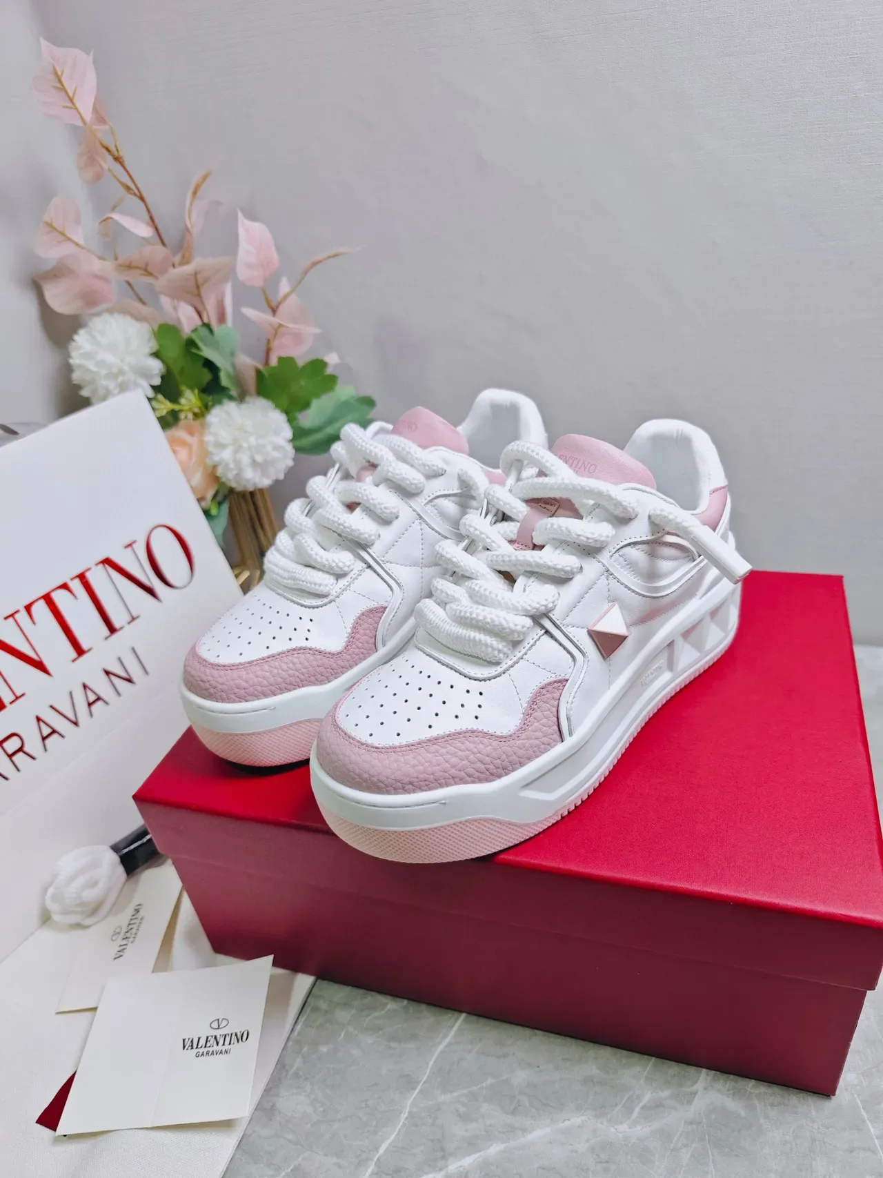 Valentino Rockstud Baskets Lifestyle Rose et Blanc 8