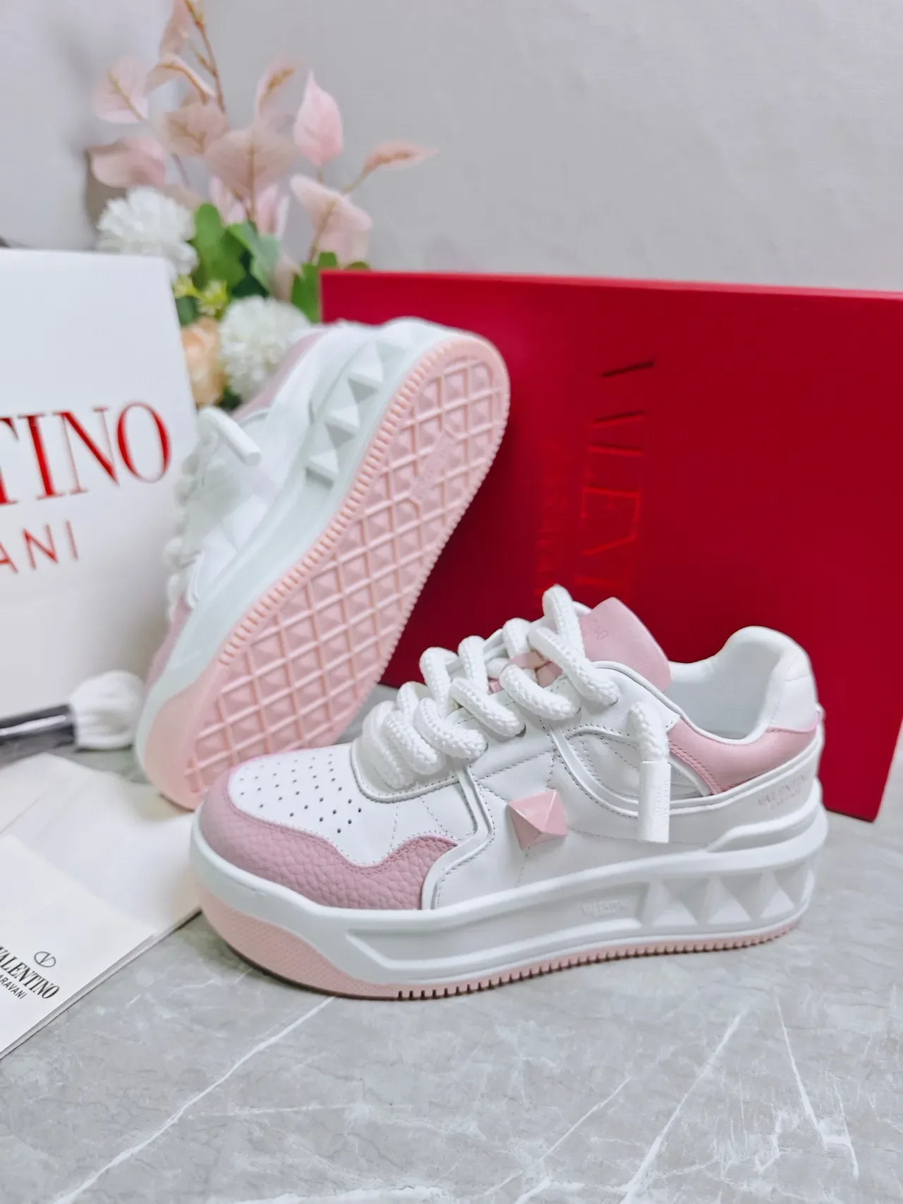 Valentino Rockstud Baskets Lifestyle Rose et Blanc 9
