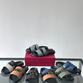 Valentino Rockstud Slide ডাবল স্ট্র্যাপ লেদার ফ্ল্যাট ক্যাজুয়াল স্যান্ডাল