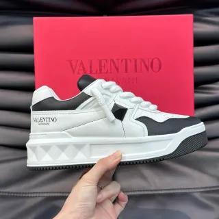 Valentino Rockstud Blanco Negro Cuero Dos Tonos Hardware Pirámide Zapatillas Chunky