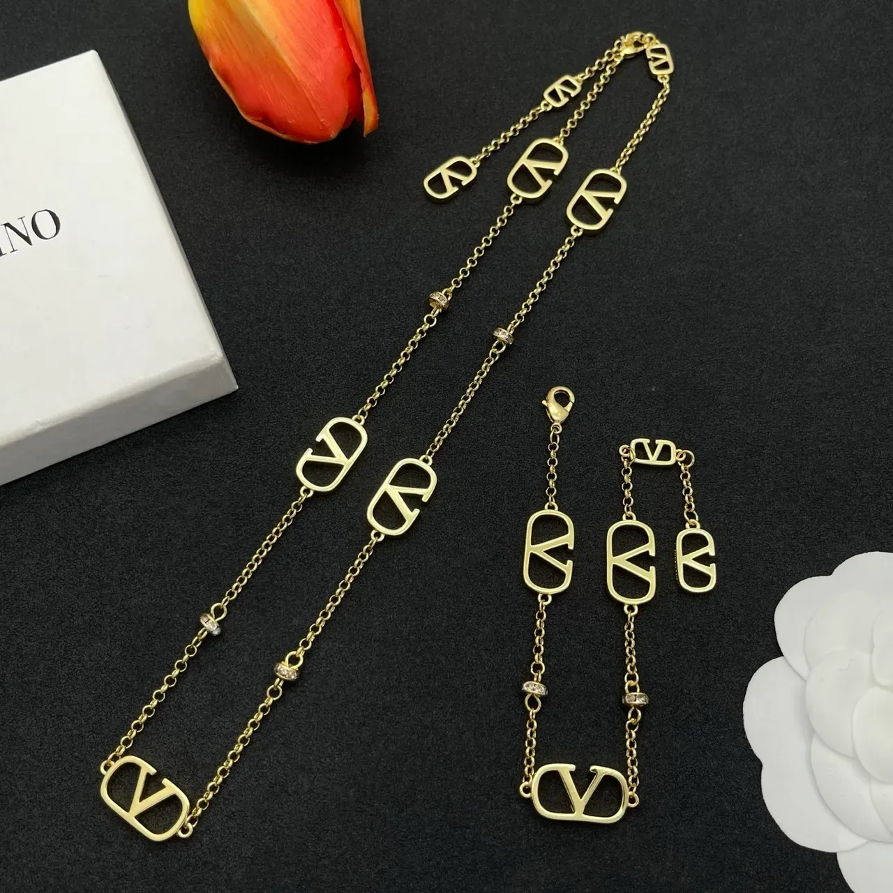 Collier Valentino VLogo Chaîne Or Argent Motifs Ouverts 2