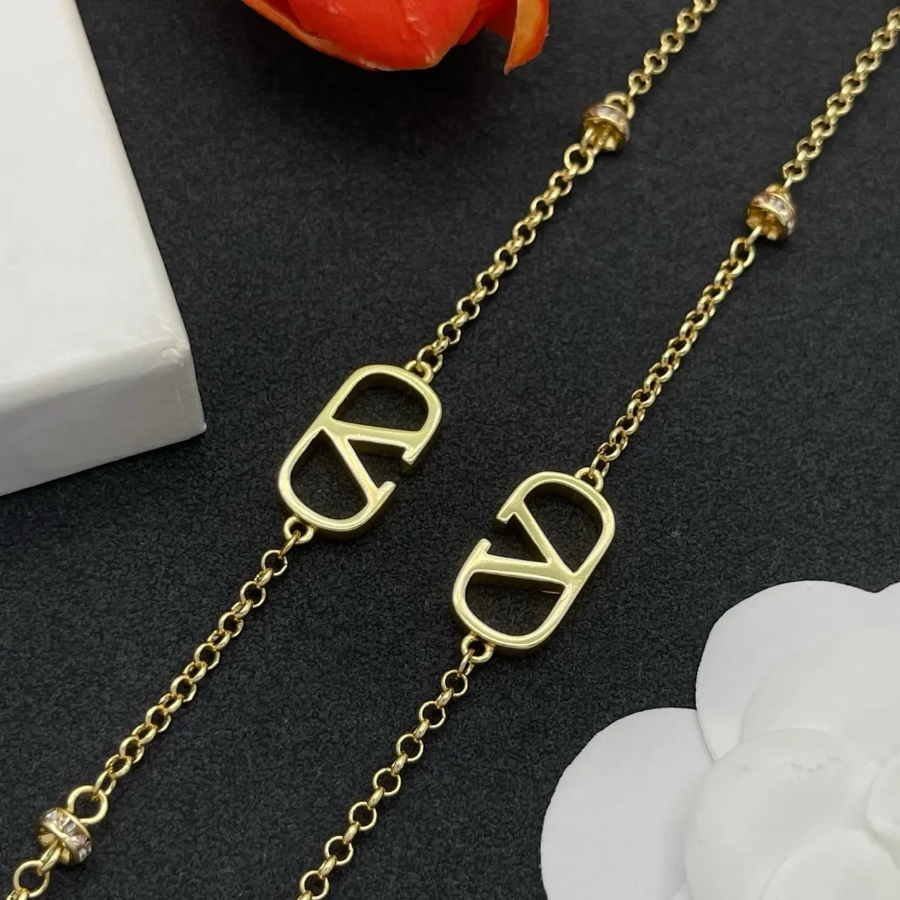 Collier Valentino VLogo Chaîne Or Argent Motifs Ouverts 6