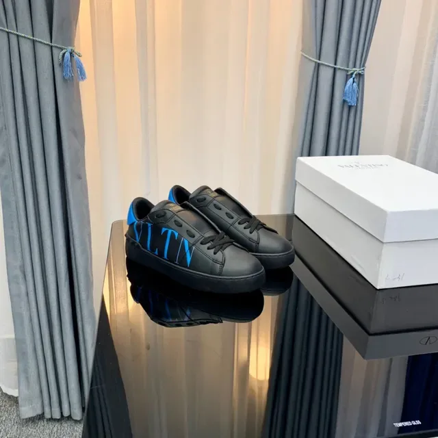 Valentino VLTN سنيكرز أسود وأزرق لايف ستايل 3