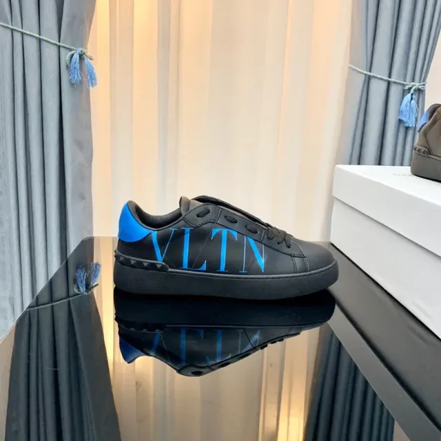 Valentino VLTN سنيكرز أسود وأزرق لايف ستايل 6