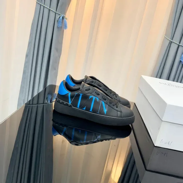 Valentino VLTN سنيكرز أسود وأزرق لايف ستايل 7