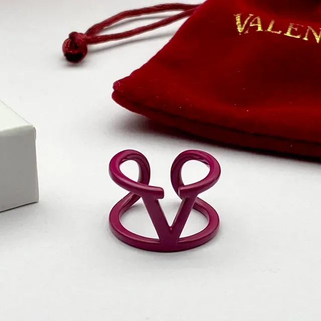 Valentino VLTN Interlocking Double-V Magenta Enamel Ring 4