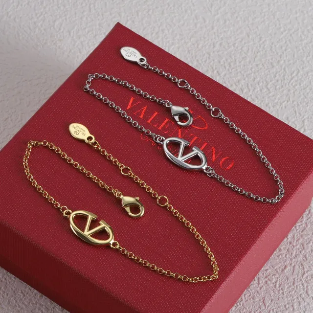 Valentino VLTN Oval Logo Chain Bracelet 4