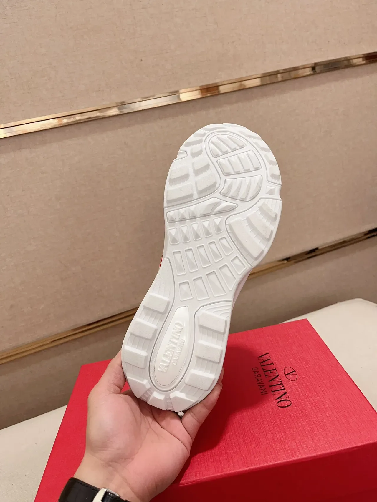 Valentino VLTN Runner Chaussures lifestyle beige et blanc 2
