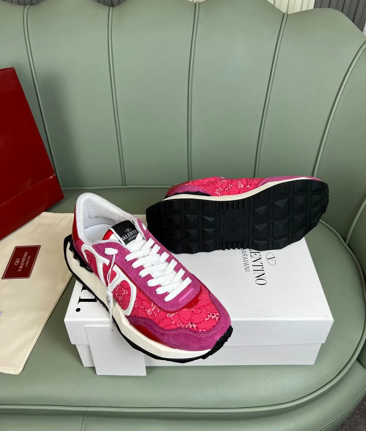 Valentino VLTN Runner Baskets Chunky Rose et Rouge Lacées 3
