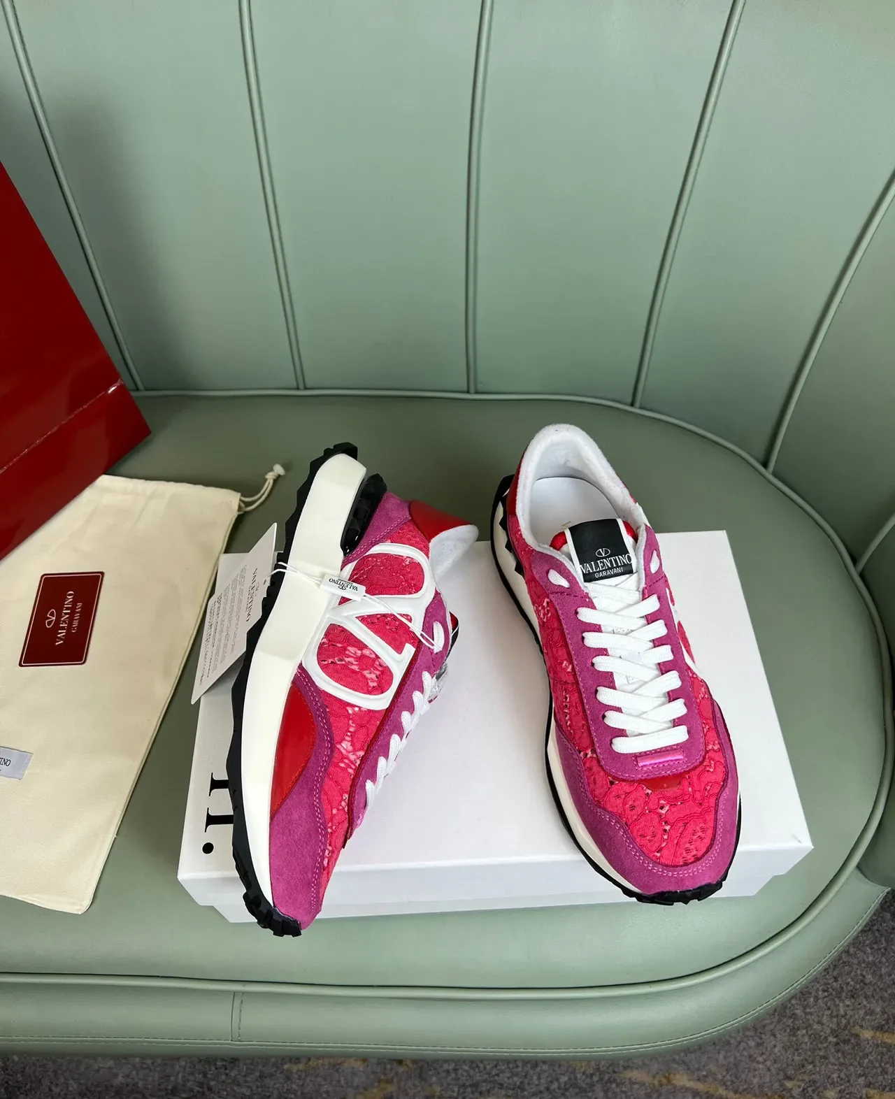 Valentino VLTN Runner Baskets Chunky Rose et Rouge Lacées 5