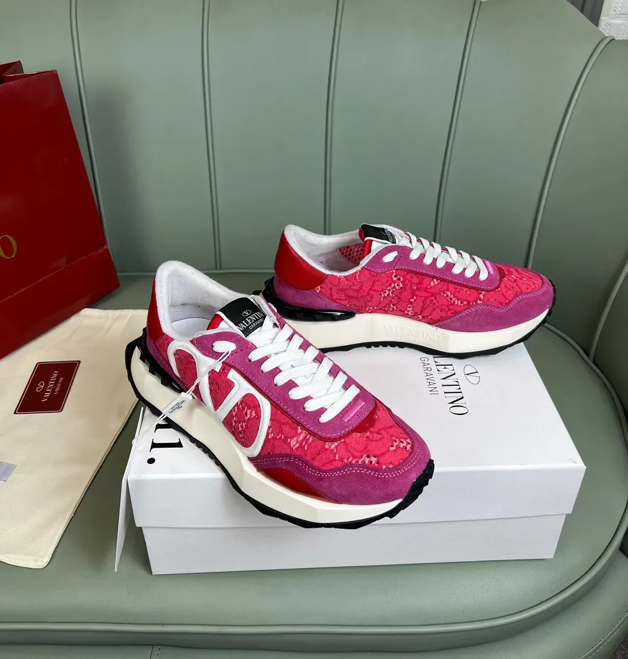 Valentino VLTN Runner Baskets Chunky Rose et Rouge Lacées 6