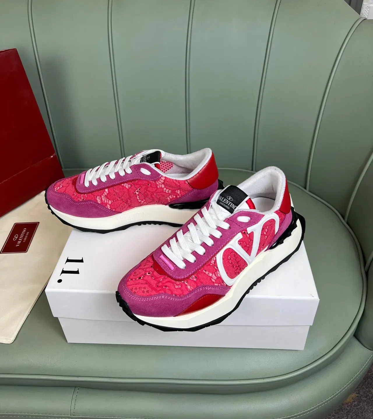 Valentino VLTN Runner Baskets Chunky Rose et Rouge Lacées 8