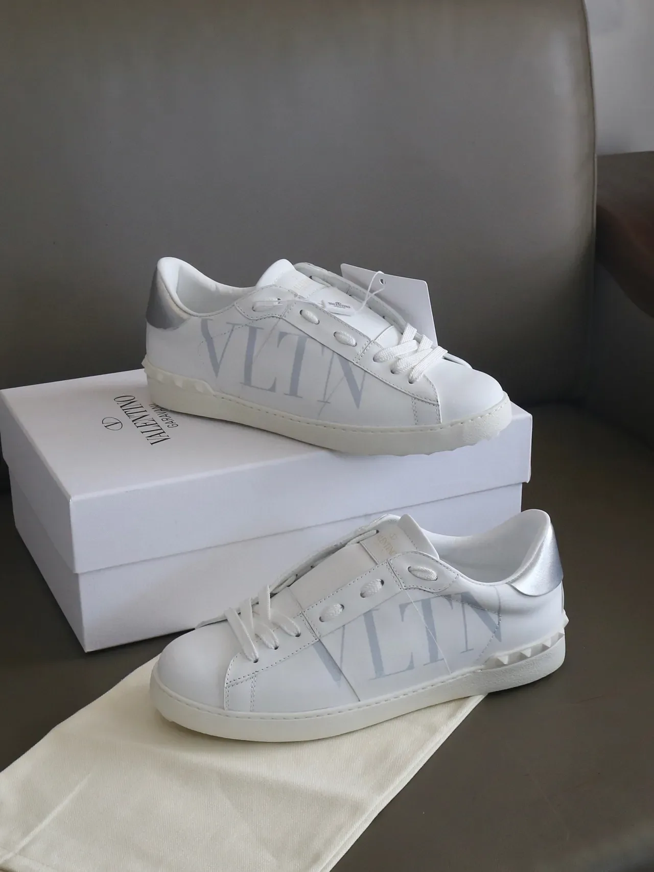 Valentino VLTN Blanc Argent Logo Lifestyle Sneakers 2
