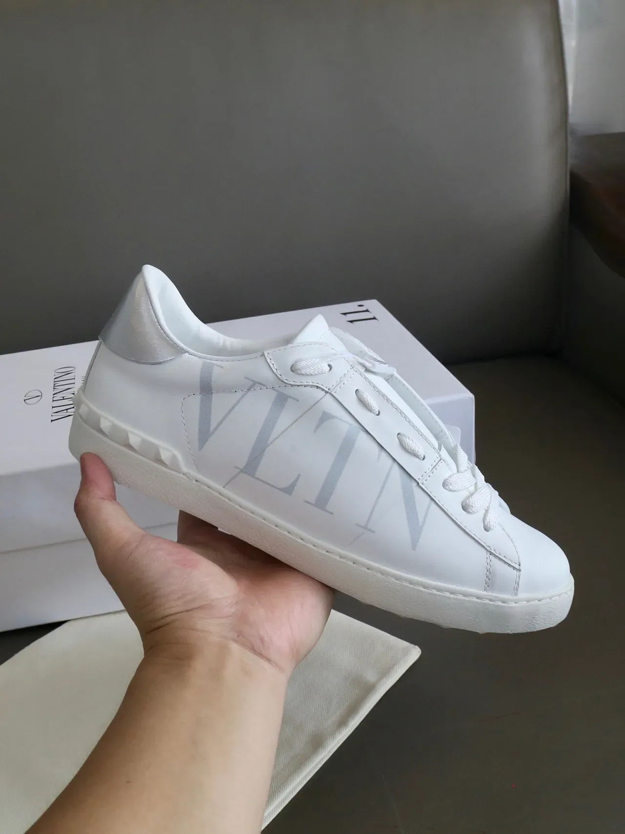 Valentino VLTN Blanc Argent Logo Lifestyle Sneakers 3