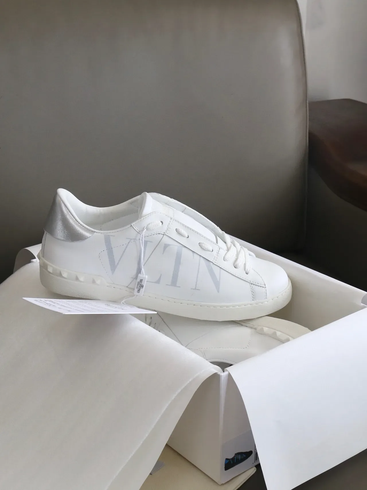 Valentino VLTN Blanc Argent Logo Lifestyle Sneakers 4