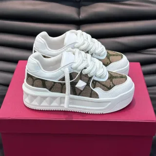 Valentino White Army Green Chunky Platform Sole Pyramid Stud Accent Lifestyle Sneakers