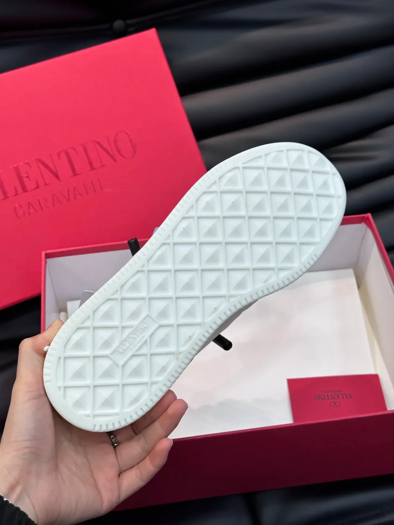 Valentino Zapatillas lifestyle de cuero superior blanco azul perforado ligero panel lateral 2