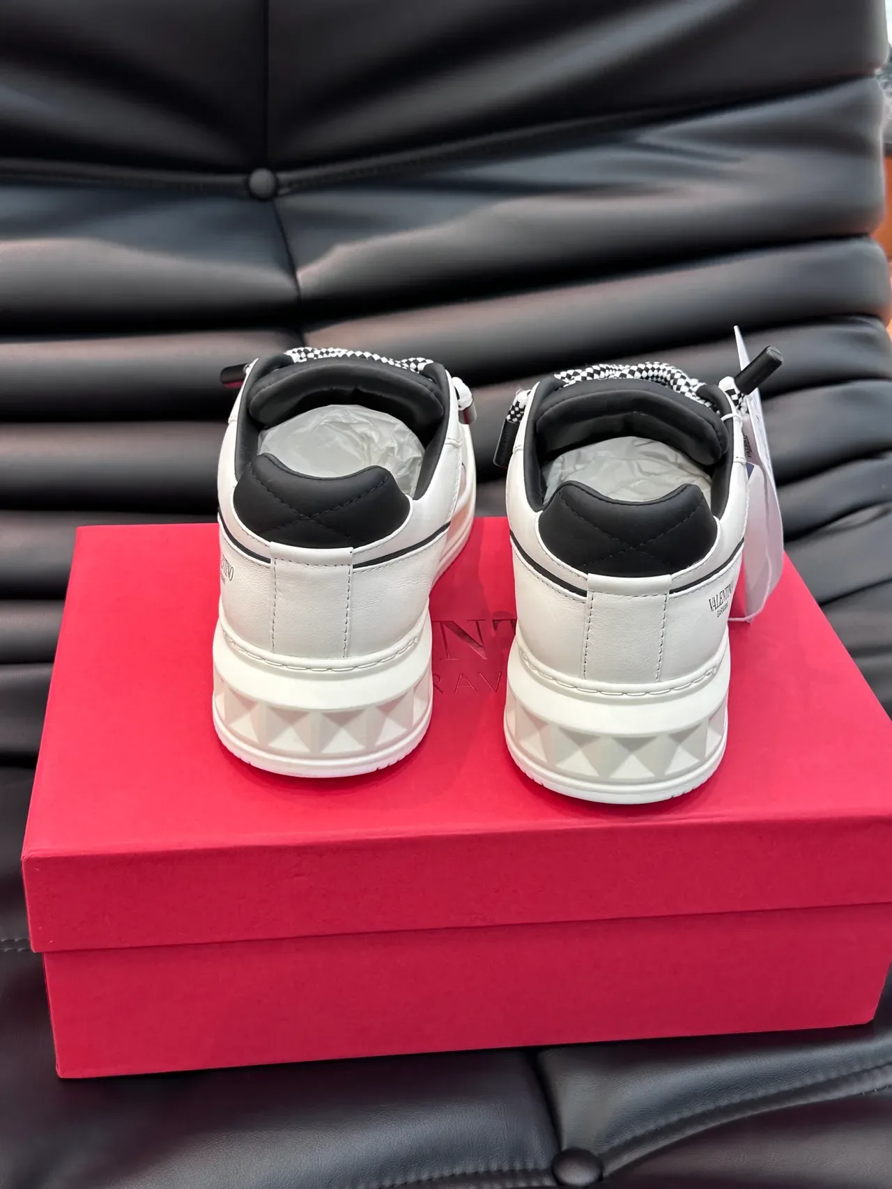 Valentino Zapatillas lifestyle de cuero superior blanco azul perforado ligero panel lateral 3