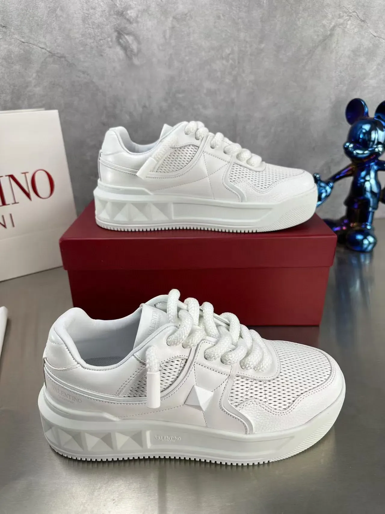 Valentino Sneakers Lifestyle Blancs Avec Tige En Maille Perforée Et Overlays En Cuir Matelassé 6