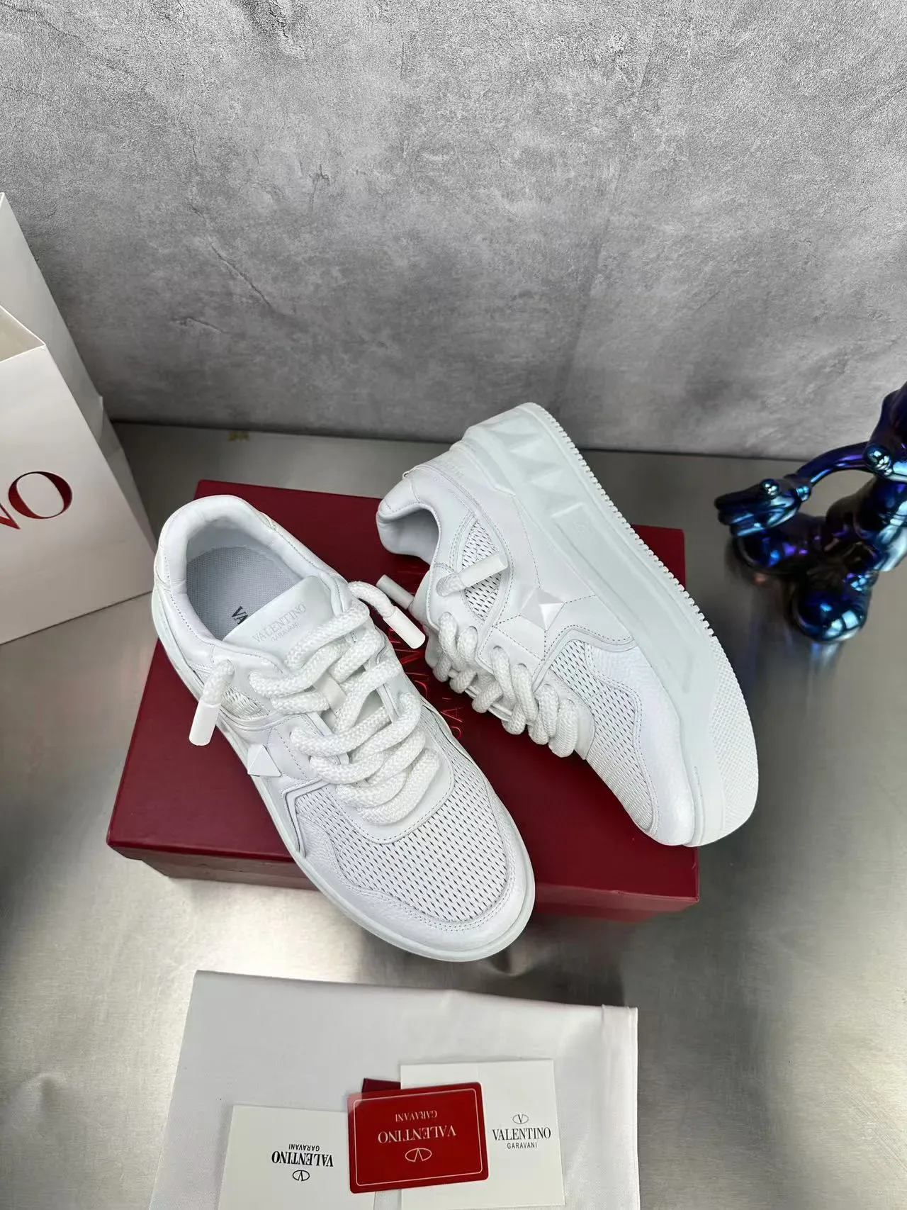 Valentino Sneakers Lifestyle Blancs Avec Tige En Maille Perforée Et Overlays En Cuir Matelassé 7