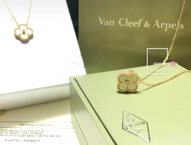 Van Cleef & Arpels Alhambra Four-Leaf Clover Mère-de-Perle et Diamant Collier 8