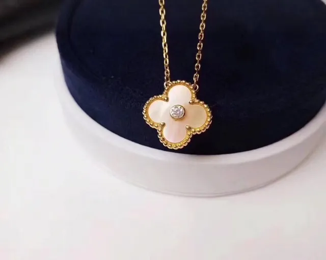 Van Cleef & Arpels Alhambra Four-Leaf Clover Mère-de-Perle et Diamant Collier 9