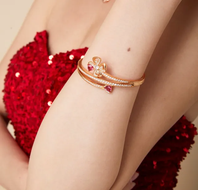 Van Cleef & Arpels Alhambra হার্ট রুবি এবং ডায়মন্ড সোনার ব্রেসলেট 2