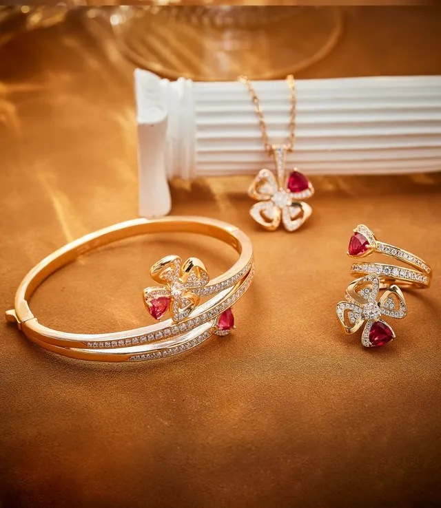 Van Cleef & Arpels Alhambra হার্ট রুবি এবং ডায়মন্ড সোনার ব্রেসলেট 3