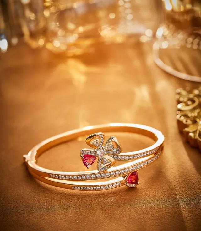 Van Cleef & Arpels Alhambra হার্ট রুবি এবং ডায়মন্ড সোনার ব্রেসলেট 7