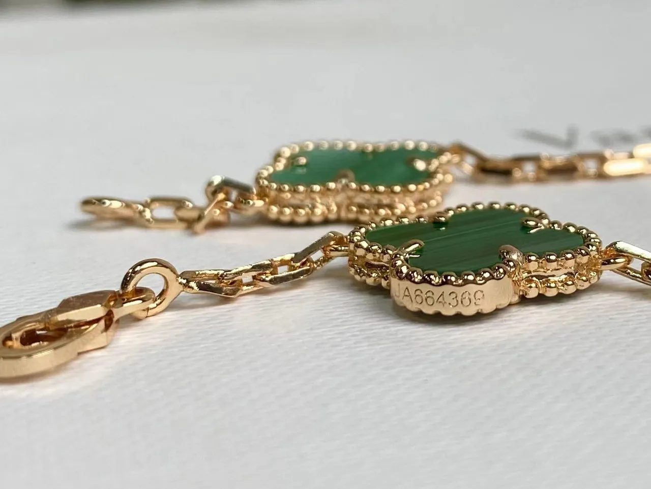 Van Cleef & Arpels Alhambra Dix motifs collier en malachite 5