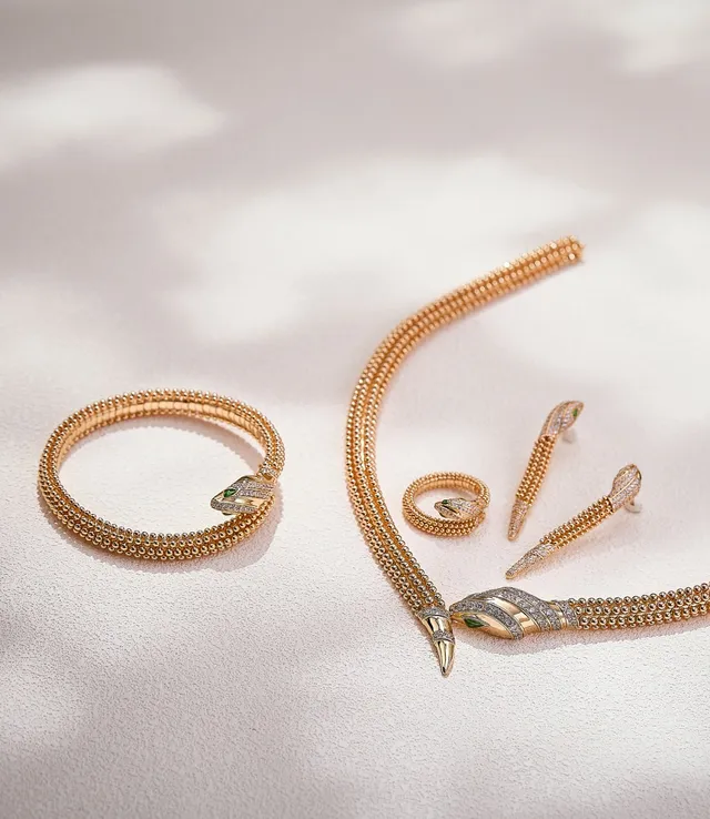 Van Cleef & Arpels Serpent Bohème Collar de Oro con Abalorios Múltiples 3